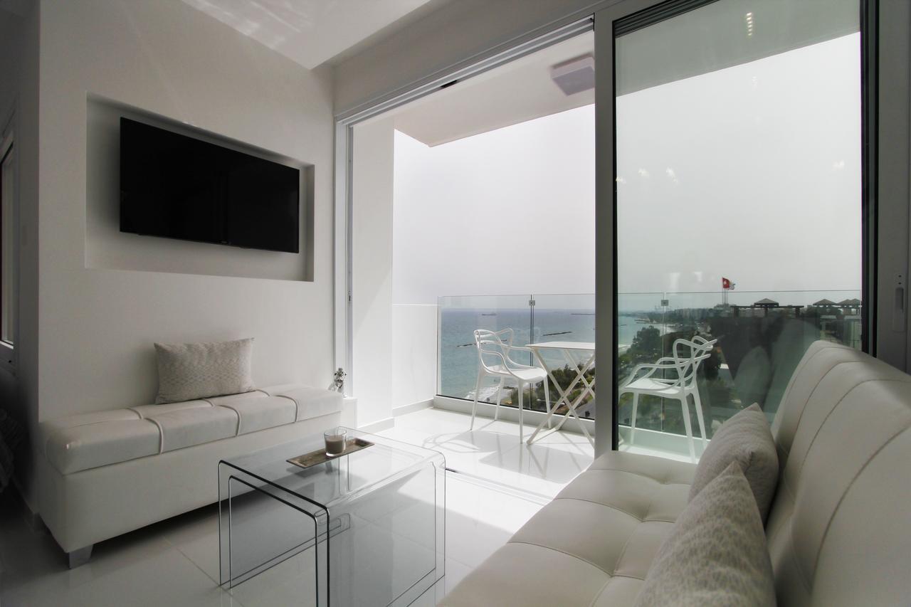 The White Pearl Suite - Beach Front City Centre With Sea View. Limassol Exterior foto