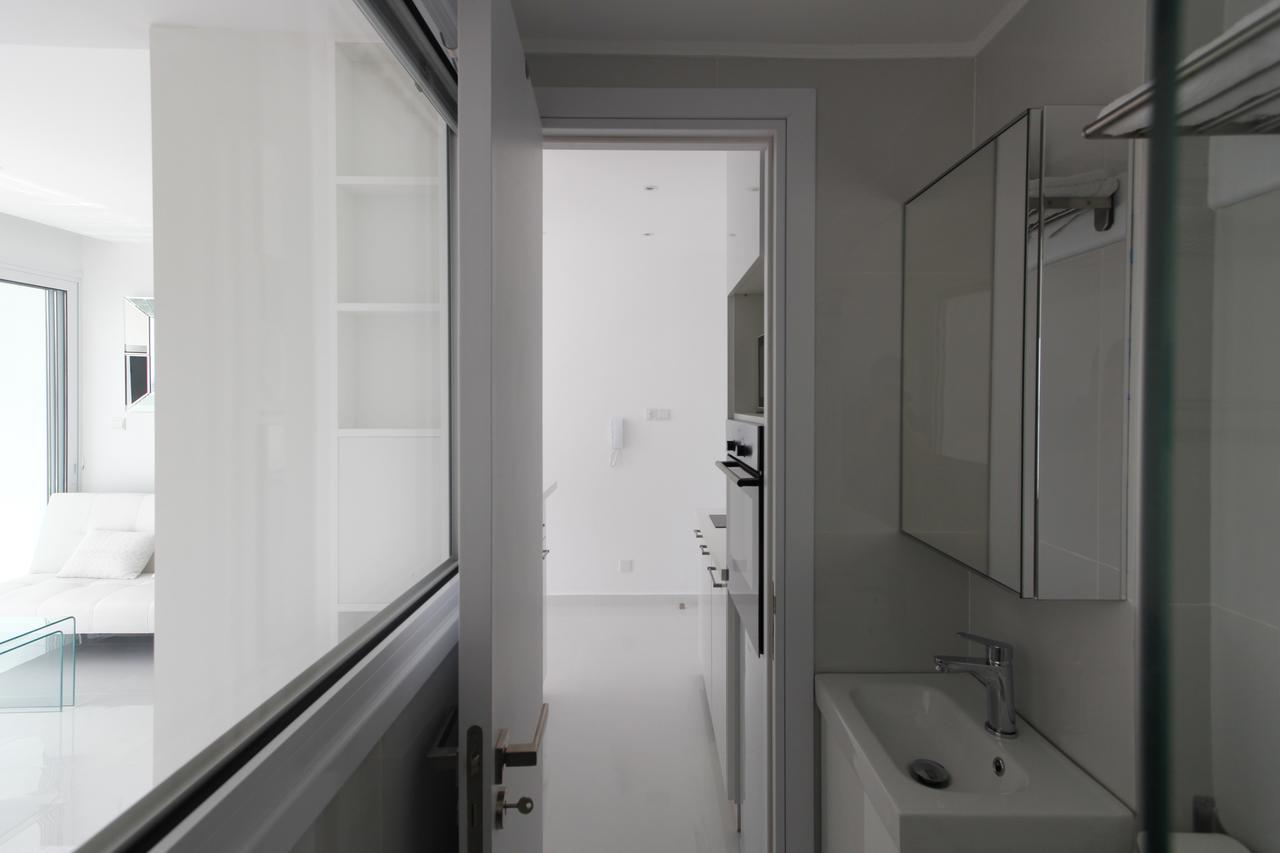 The White Pearl Suite - Beach Front City Centre With Sea View. Limassol Exterior foto